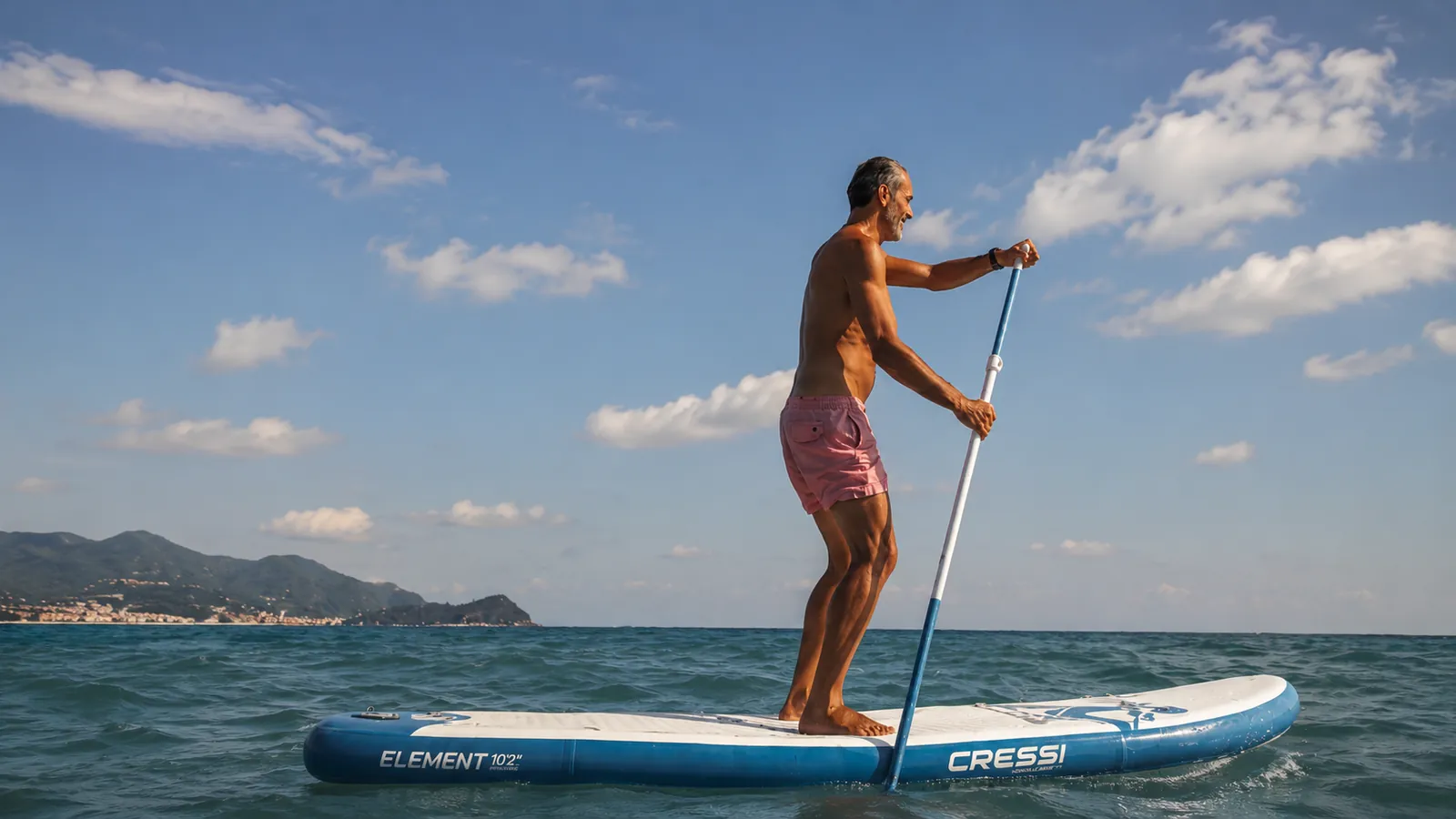 SUP davanti alla costa ligure